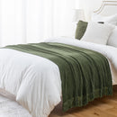 Plaid maille chenille a pompons motif carreaux decor
