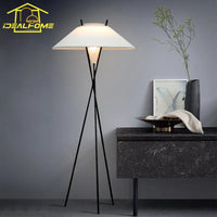 lampadaire triangulaire moderne design italien avec abat-jour vintage