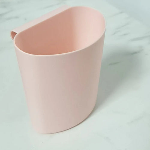panier suspendu en plastique pour rangement pratique et organisé