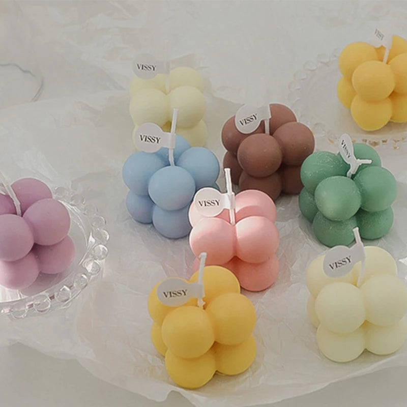 petite bougie parfumée en mini cube pour décorations festives - vue 6 sur 11