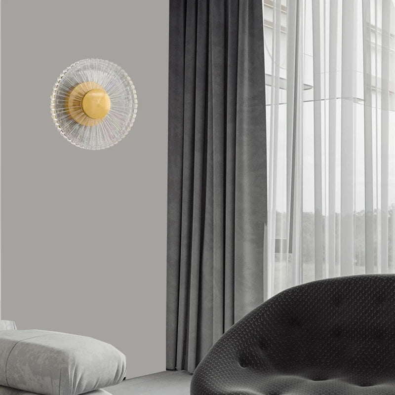 applique murale led design en acrylique et laiton doré pour intérieur - vue 4 sur 7