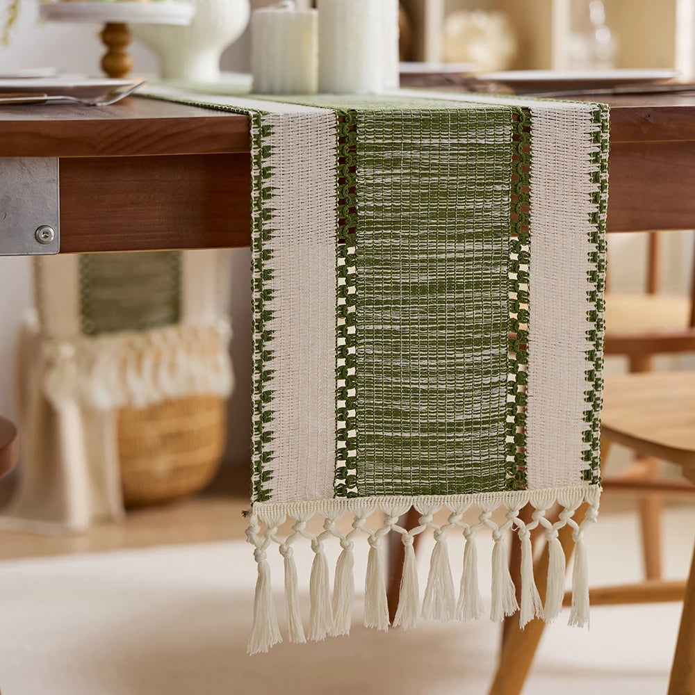 Chemin de table rayé bohème beige pompons tissés - vue 4 sur 6