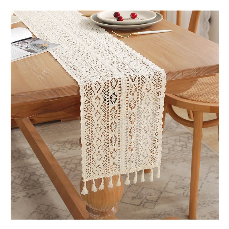 Chemin de table beige vintage dentelle crochet pompons - vue 3 sur 7