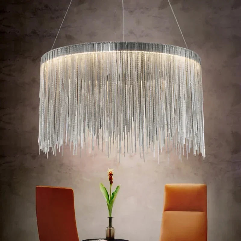 lustre de luxe à pampilles pour intérieur moderne et élégant