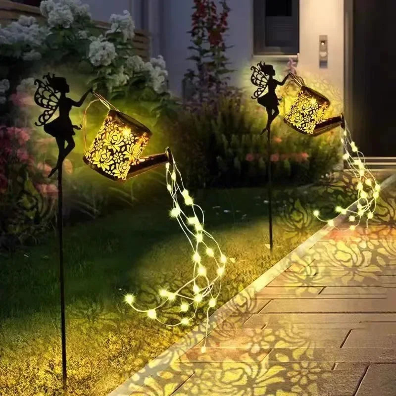 arrosoir solaire avec lumières de jardin et statues de fées