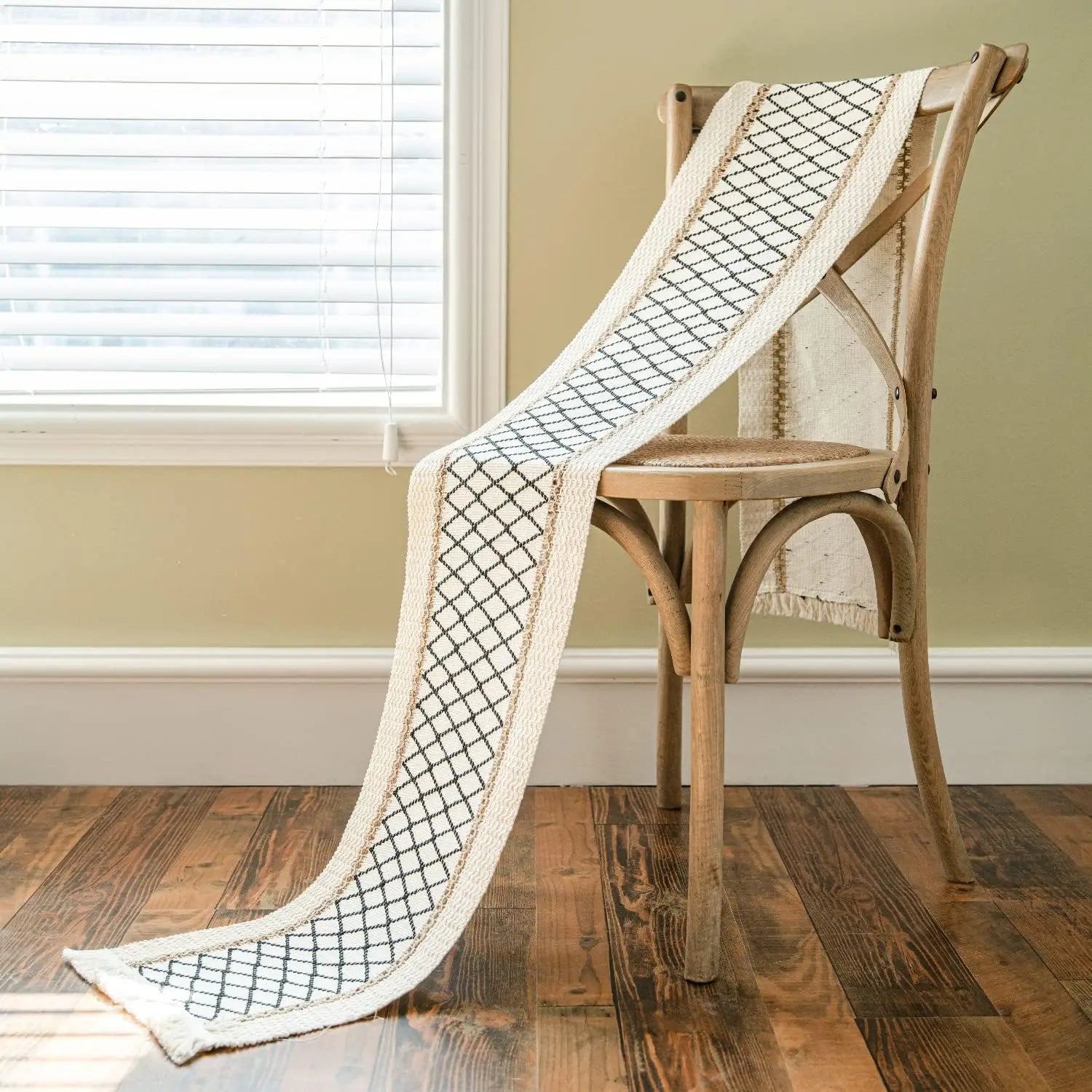 Chemin de table bohème beige pompons motifs géométriques - vue 7 sur 7