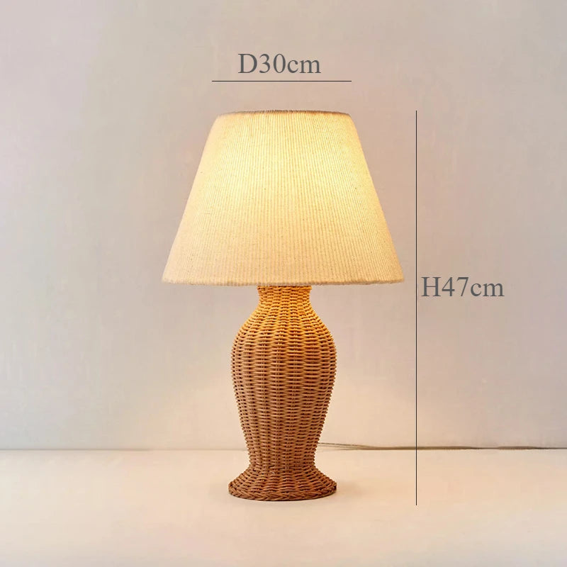 lampadaire en rotin avec abat-jour tissu et lumières led décoratives
