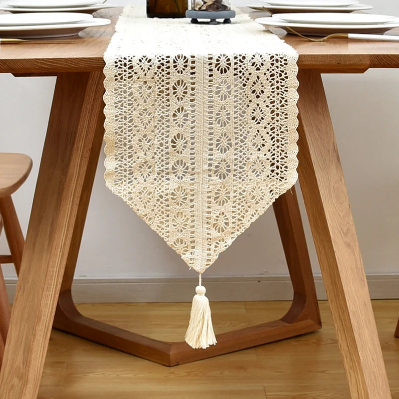 Chemin de table dentelle crochet style vintage pompons - vue 12 sur 12
