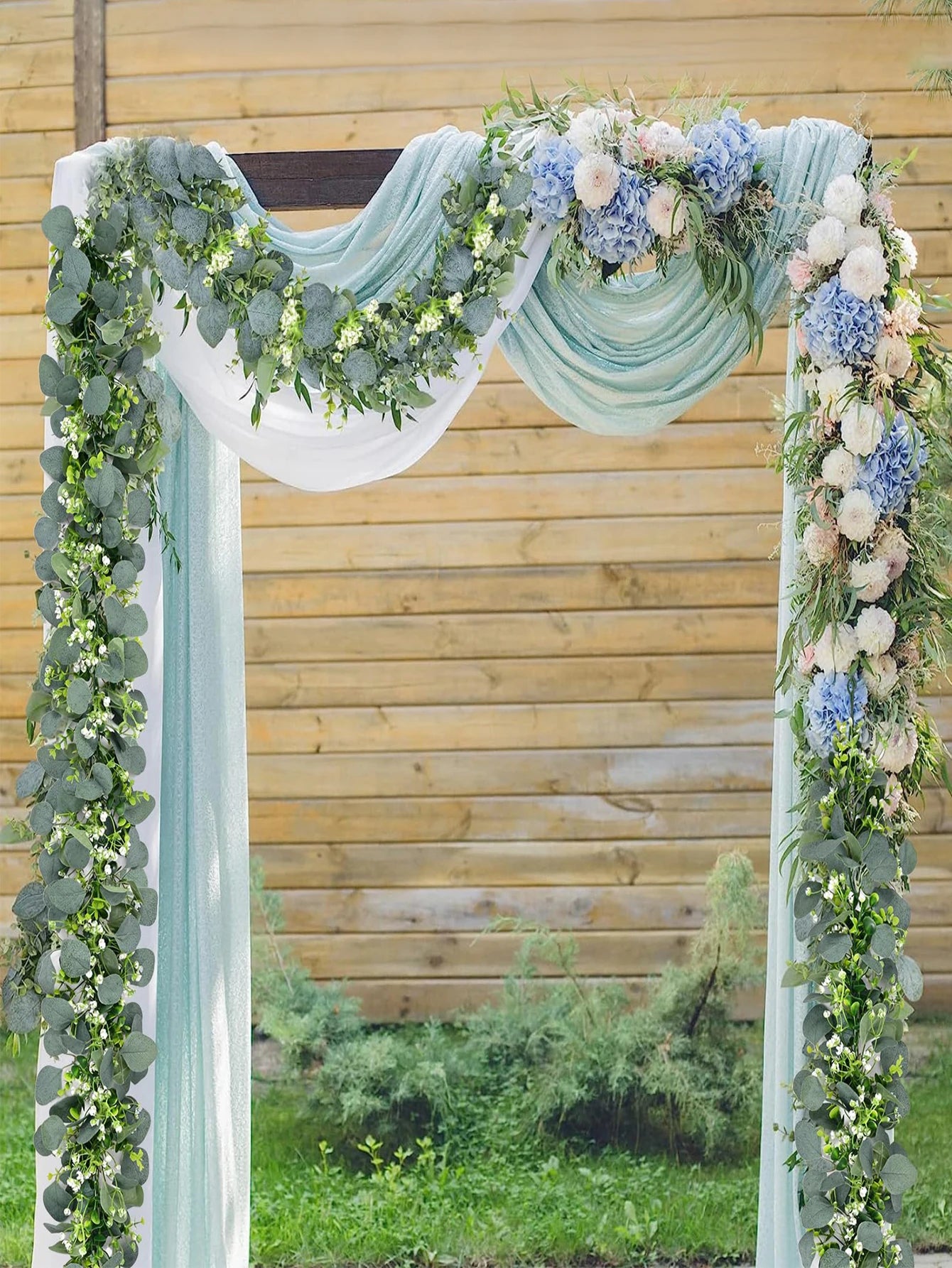 guirlande eucalyptus artificiel avec fleurs blanches et baies décoratives - vue 4 sur 6