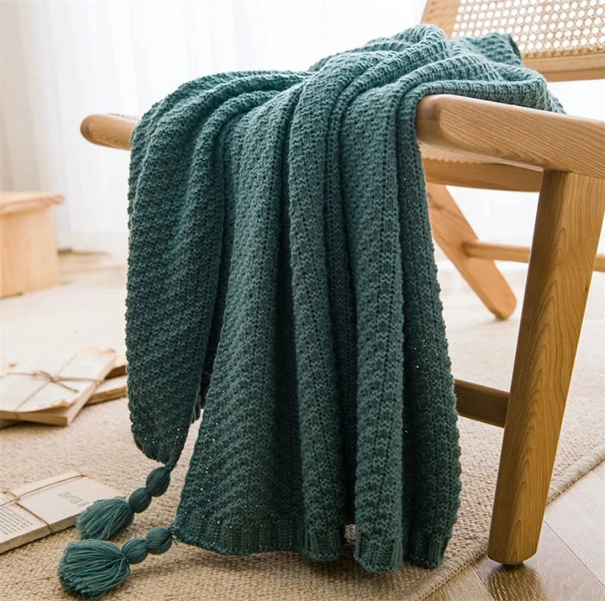 Plaid grosse maille gaufrée avec pompons style nordique - vue 5 sur 7