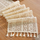 Chemin de table dentelle crochet beige vintage pompons