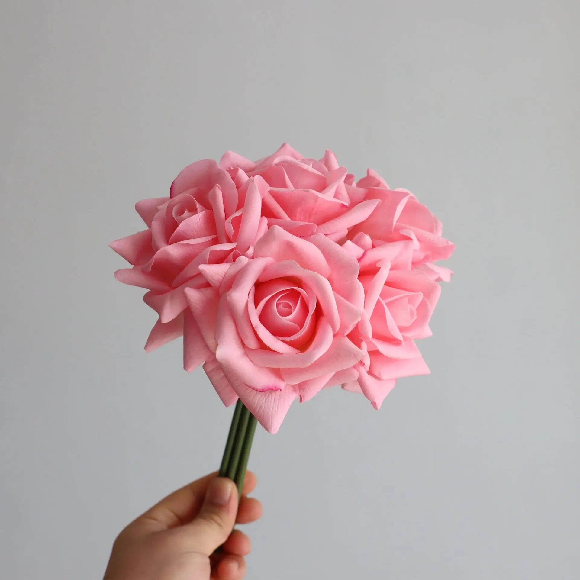 bouquet de roses artificielles à bords bouclés pour mariage et décoration - vue 7 sur 14