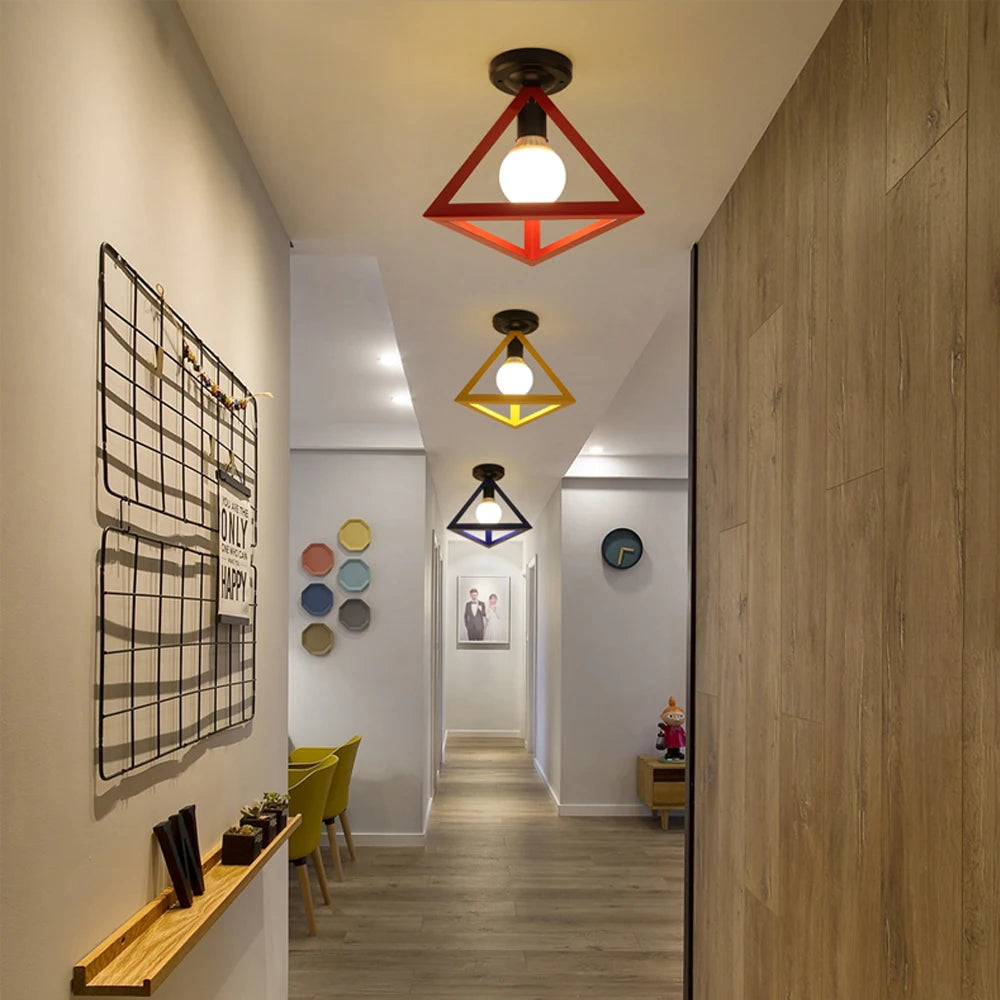 Plafonnier LED triangulaire au design nordique moderne et rétro - vue 4 sur 12