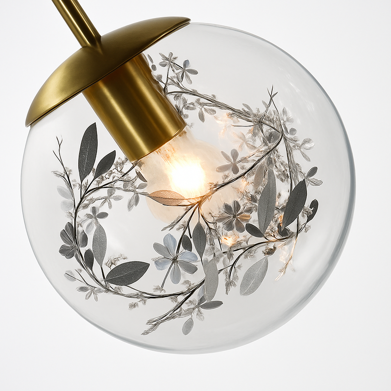 Applique design boule en verre remplie de feuilles dorées suspendue