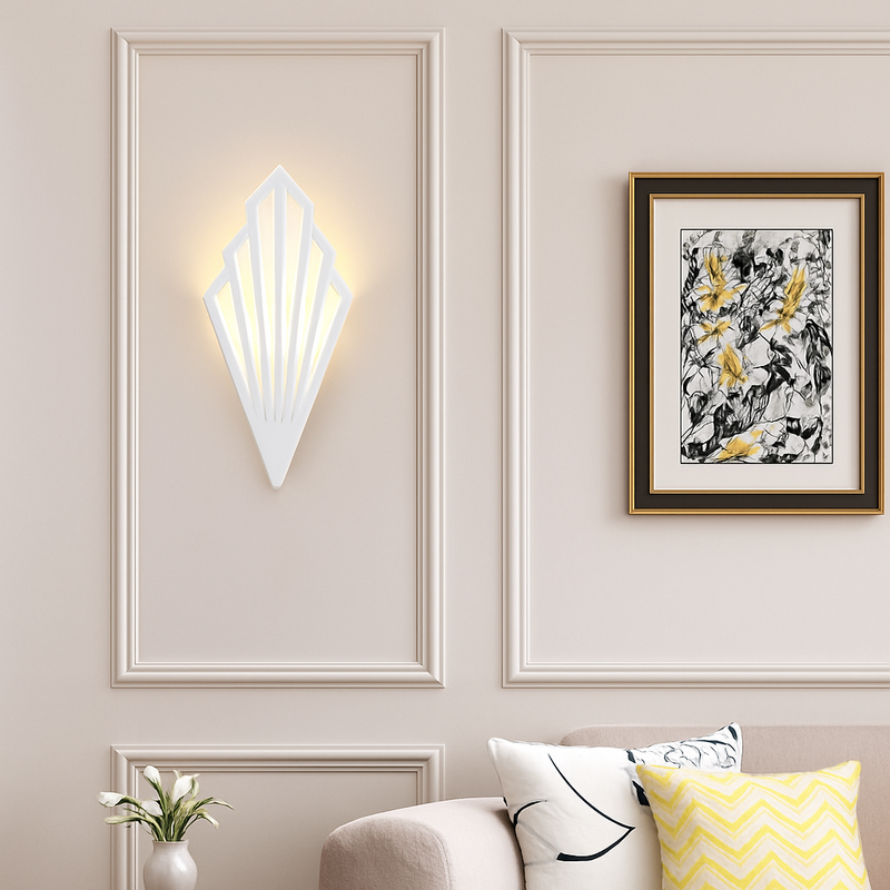 Applique murale design triangulaire LED en métal coloré