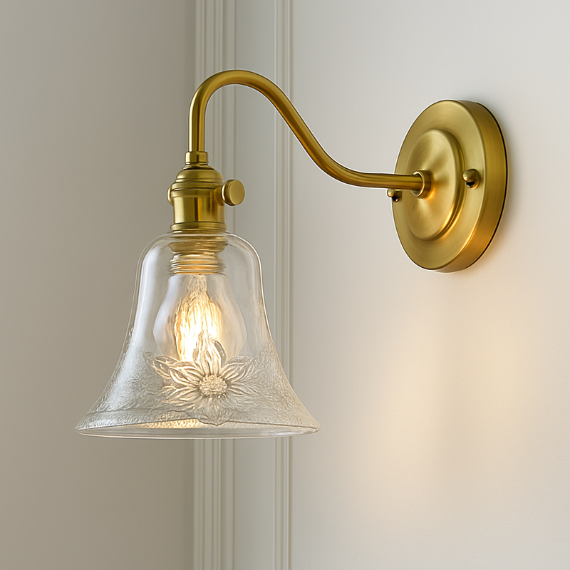 applique murale nordique en laiton avec abat-jour en verre élégant