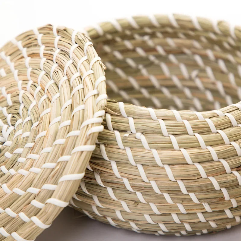 ensemble de paniers de rangement en paille faits main