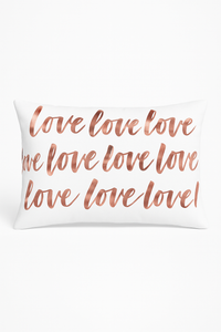 housse de coussin rose avec motif géométrique décoratif pour la maison