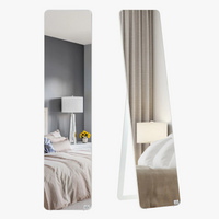 miroir sur pied avec cadre en bois élégant et pratique