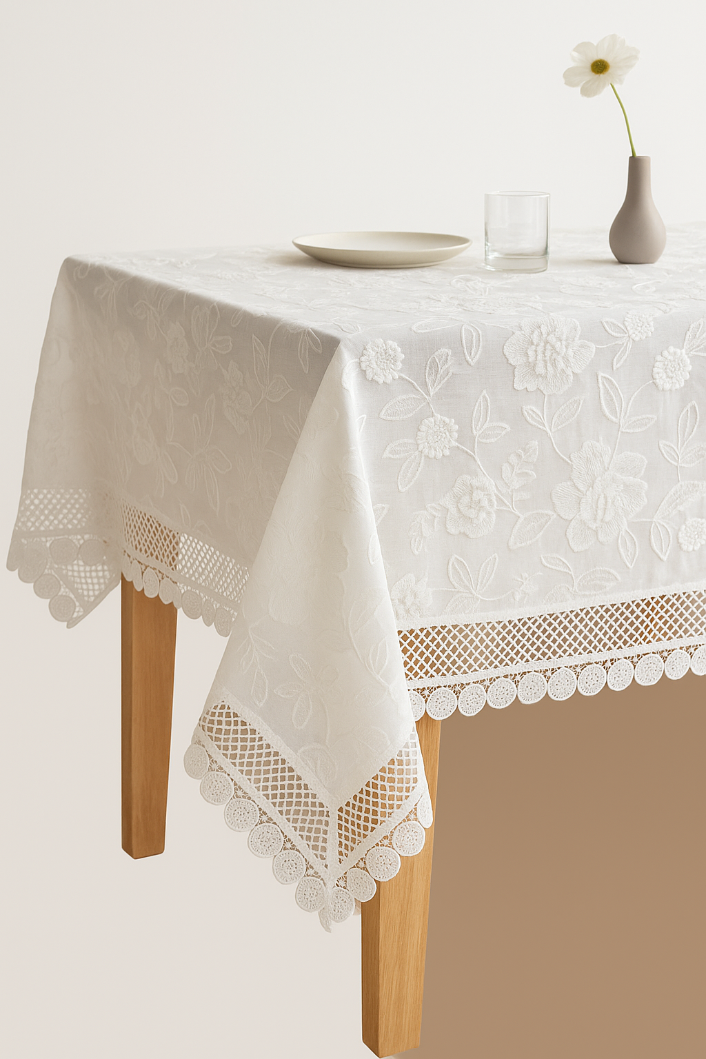 Nappe dentelle brodée style pastoral motif floral coton