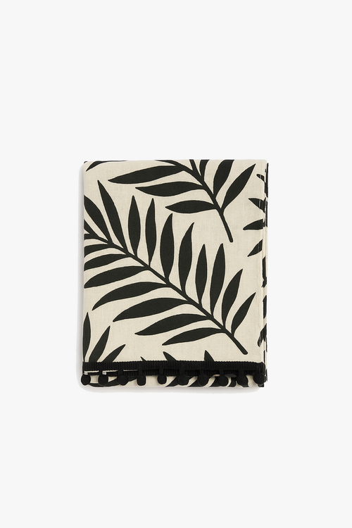 nappe-motif-pivoines-avec-pompons-style-ins-table-0.png