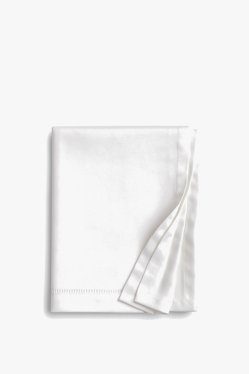 nappe-satin-douce-et-soyeuse-pour-table-fete-0.png