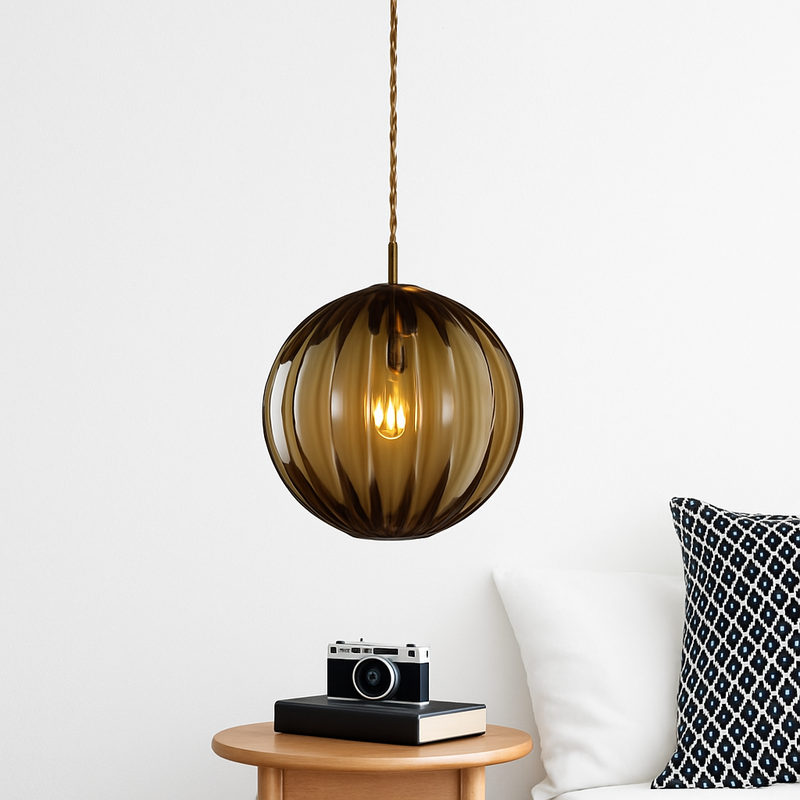 Suspension design à LED en boule de verre colorée