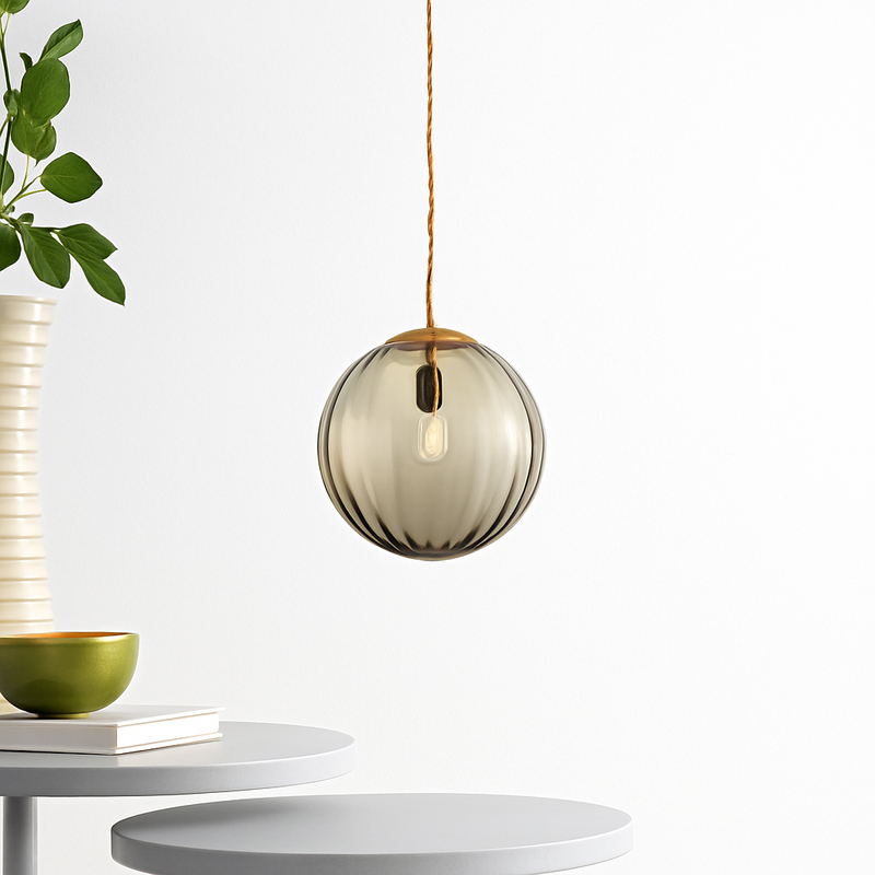 Suspension design à LED en boule de verre colorée