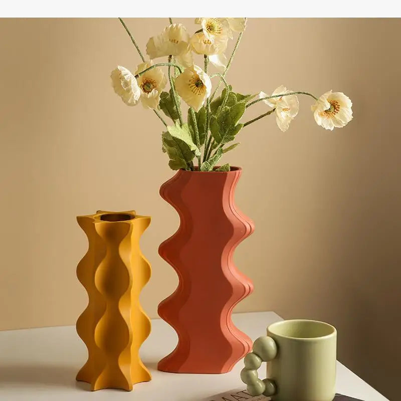 vase en céramique géométrique pour arrangements floraux artisanaux