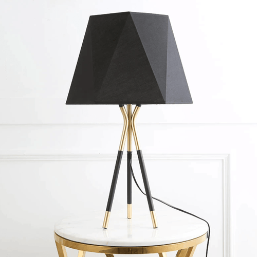 Lampe à poser design à LED en métal et abat-jour triangle style Loft Omi
