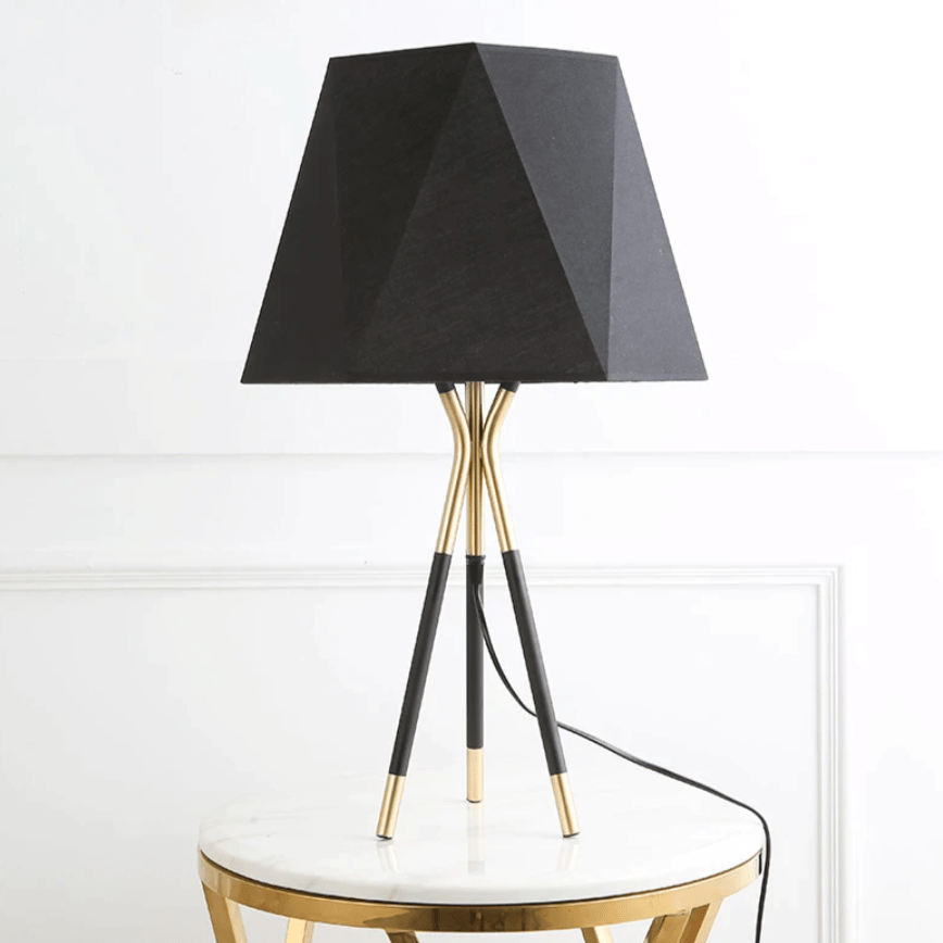 Lampe à poser design à LED en métal et abat-jour triangle style Loft Omi - vue 3 sur 3
