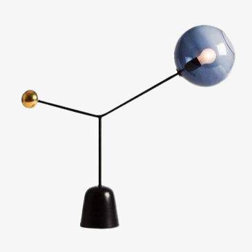 Lampe à poser design LED avec abat-jour en verre et boule dorée - vue 2 sur 5