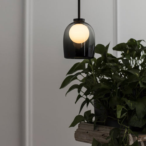 Suspension design avec abat-jour en verre Jowie