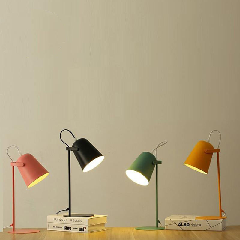 Lampe de bureau moderne avec abat-jour cylindrique coloré Ullysa