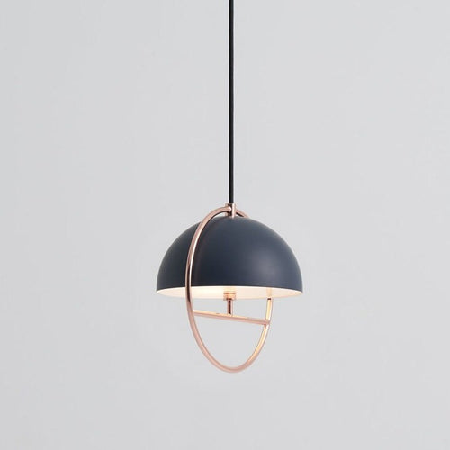 Suspension design avec abat-jour en métal et cercle doré Skye