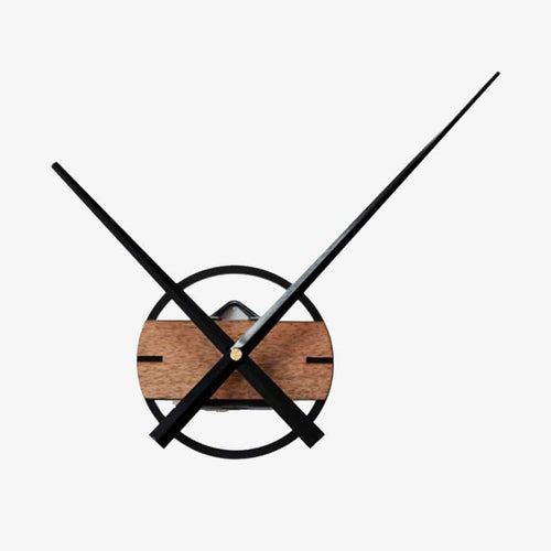 Horloge murale avec aiguilles colorées et base en bois Pointer
