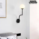 Applique murale design à LED dorée et boule en verre rétro