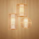 Suspension en rotin LED avec cylindre dans la boule style Tea