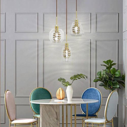 Suspension design en verre avec spirale dorée