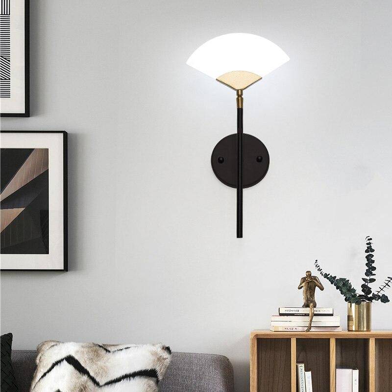Applique murale design à LED en métal avec abat-jour triangle doré Chao - vue 4 sur 3