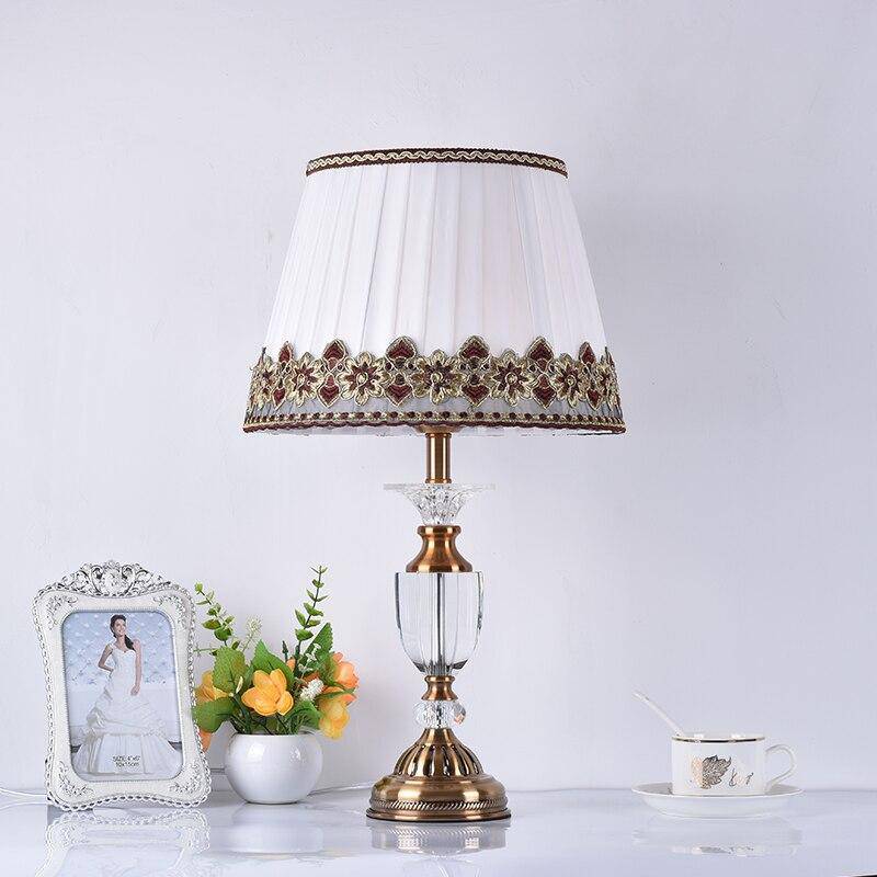 Lampe à poser rétro LED en verre cristal et abat-jour tissu - vue 3 sur 3