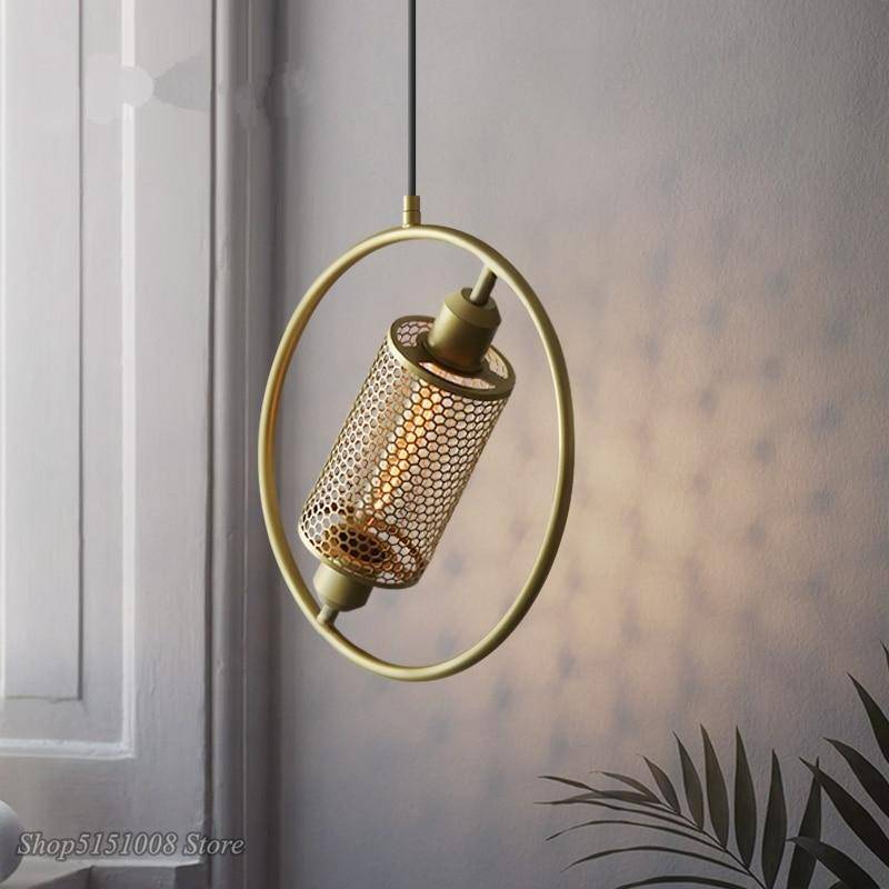Suspension design LED avec anneau en métal doré - vue 3 sur 4