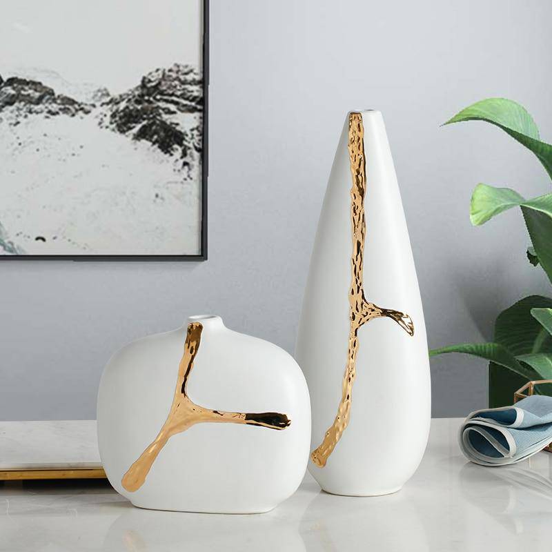 Vase design blanc au style abstrait doré Xuan - vue 6 sur 9