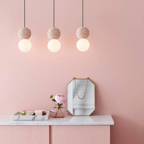 Suspension design en boule en ciment façon terrazzo LED