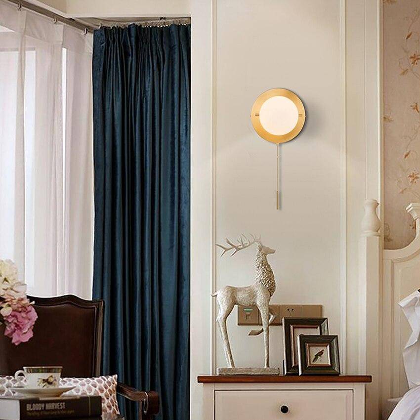 Applique murale moderne LED avec boule en verre et socle circulaire doré - vue 3 sur 8