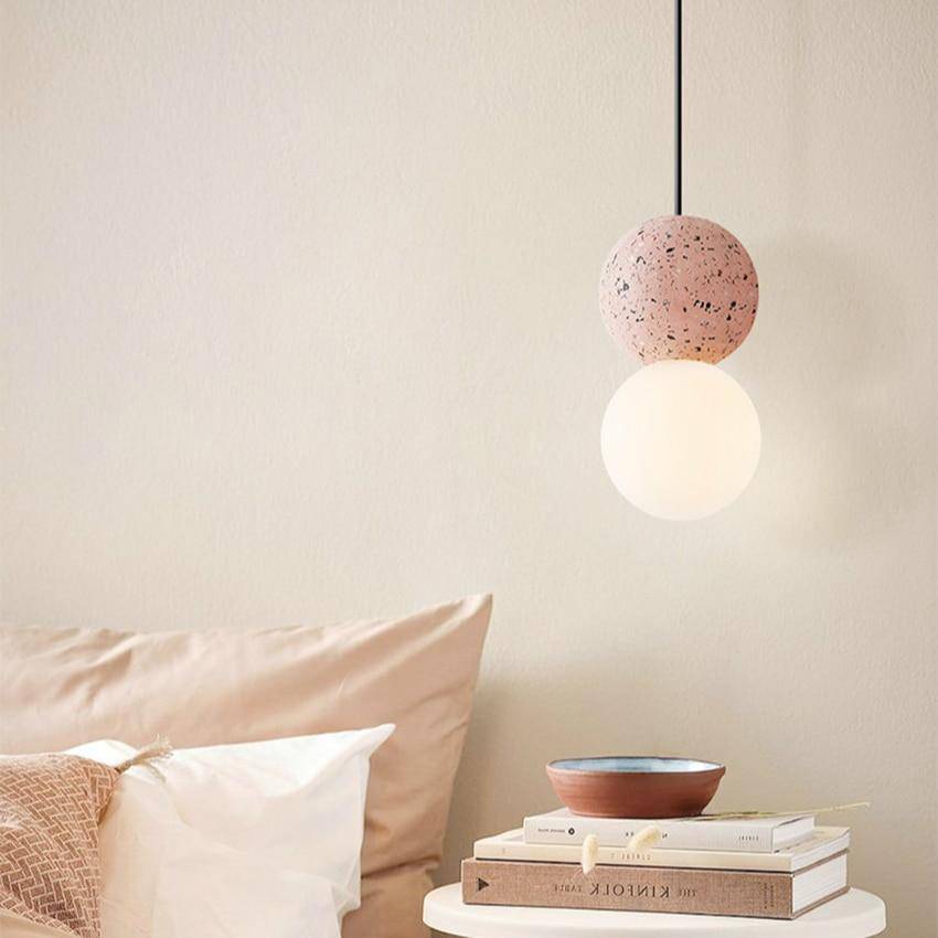 Suspension design en boule en ciment façon terrazzo LED - vue 3 sur 9