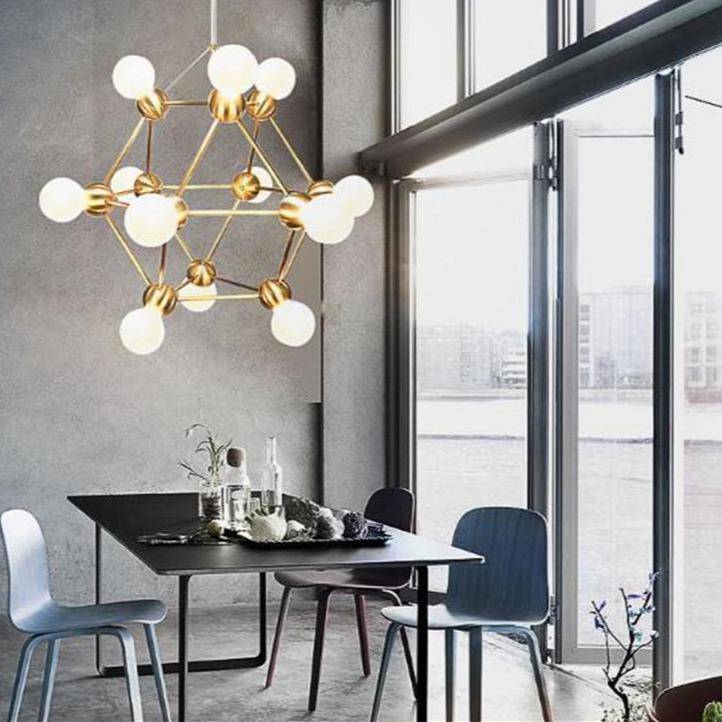 Lustre design géométrique avec plusieurs bras dorés et boules Molecule - vue 4 sur 8