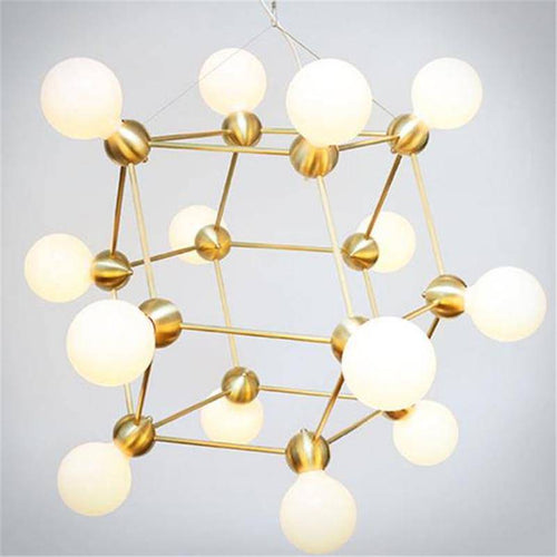 Lustre design géométrique avec plusieurs bras dorés et boules Molecule
