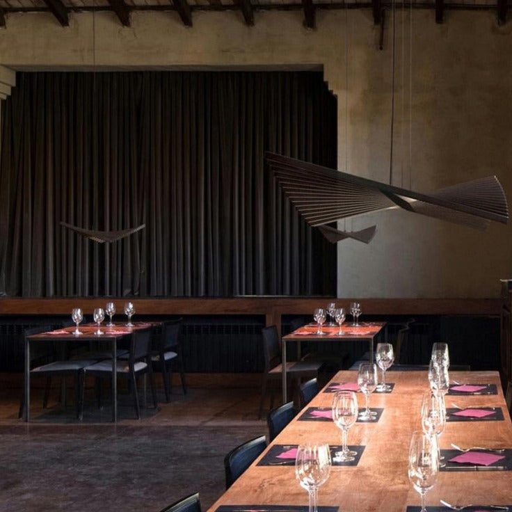 Lustre design LED réglable avec baguettes métalliques Lucian