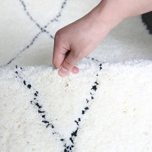 Tapis shaggy rectangle style berbère blanc à dessins Line C